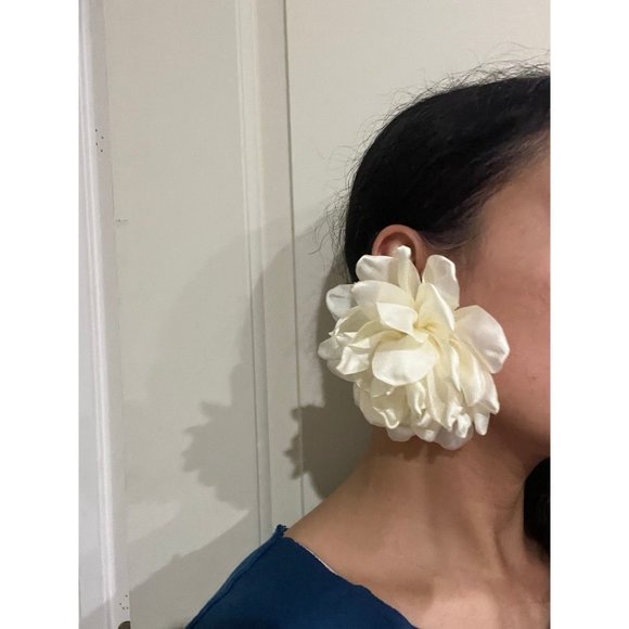 White flower stud earring huge cream feathered large off white big fabric floral - Picture 1 of 6